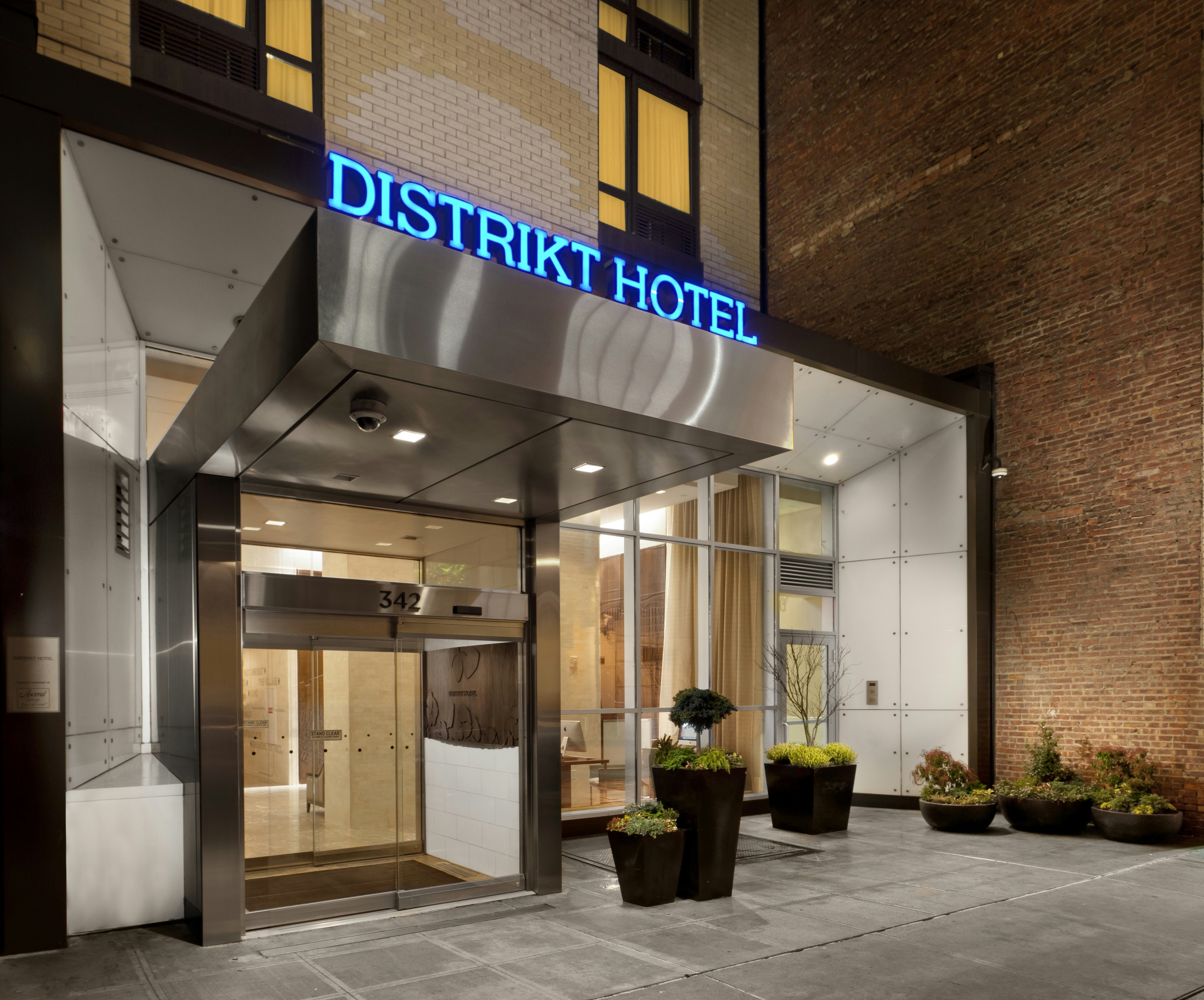 Distrikt Hotel New York City Tapestry Collection by Hilton 5/31