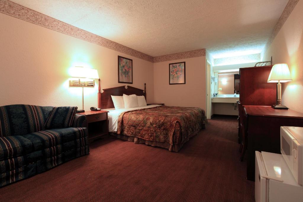 ROOM, KING BED