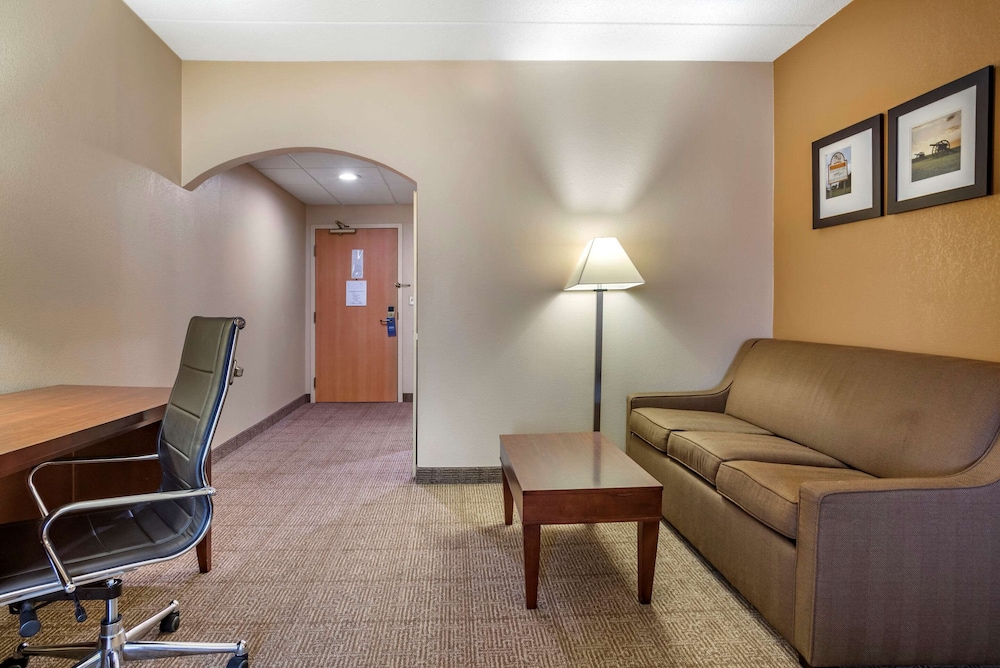 Comfort Suites Hagerstown Southeast 27/39