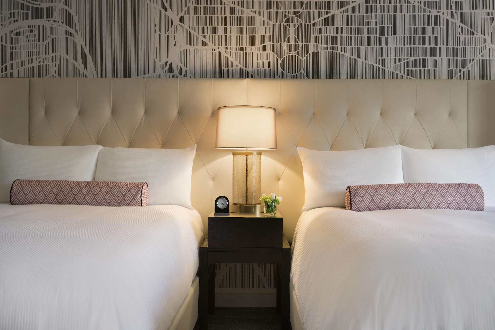 1 BEDROOM, AMBASSADOR, SUITE, KING BED