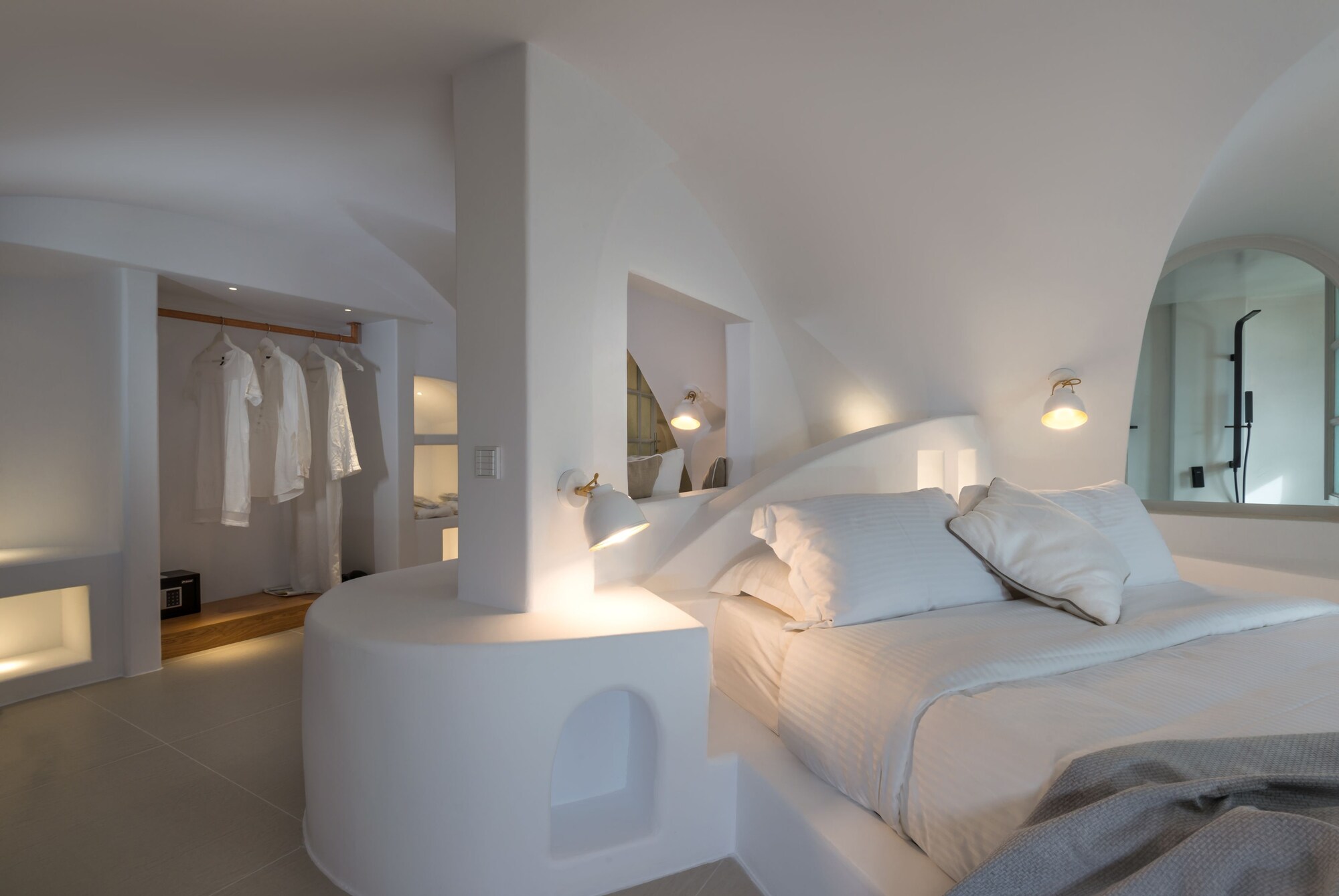 Senior, Suite, Queen Bed, Caldera View, Jetted Tub