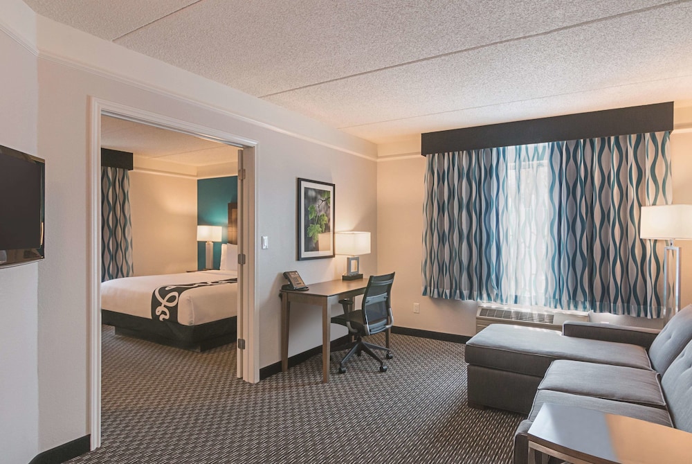 La Quinta Inn Suites By Wyndham Orlando Ucf 33/45