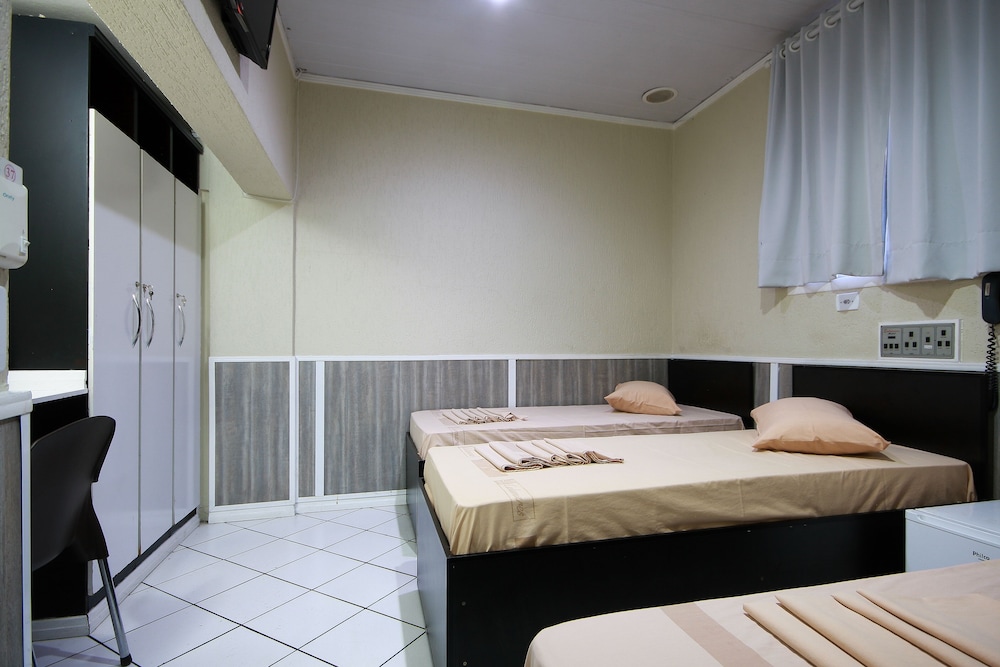 Calamares Hotel 6/49