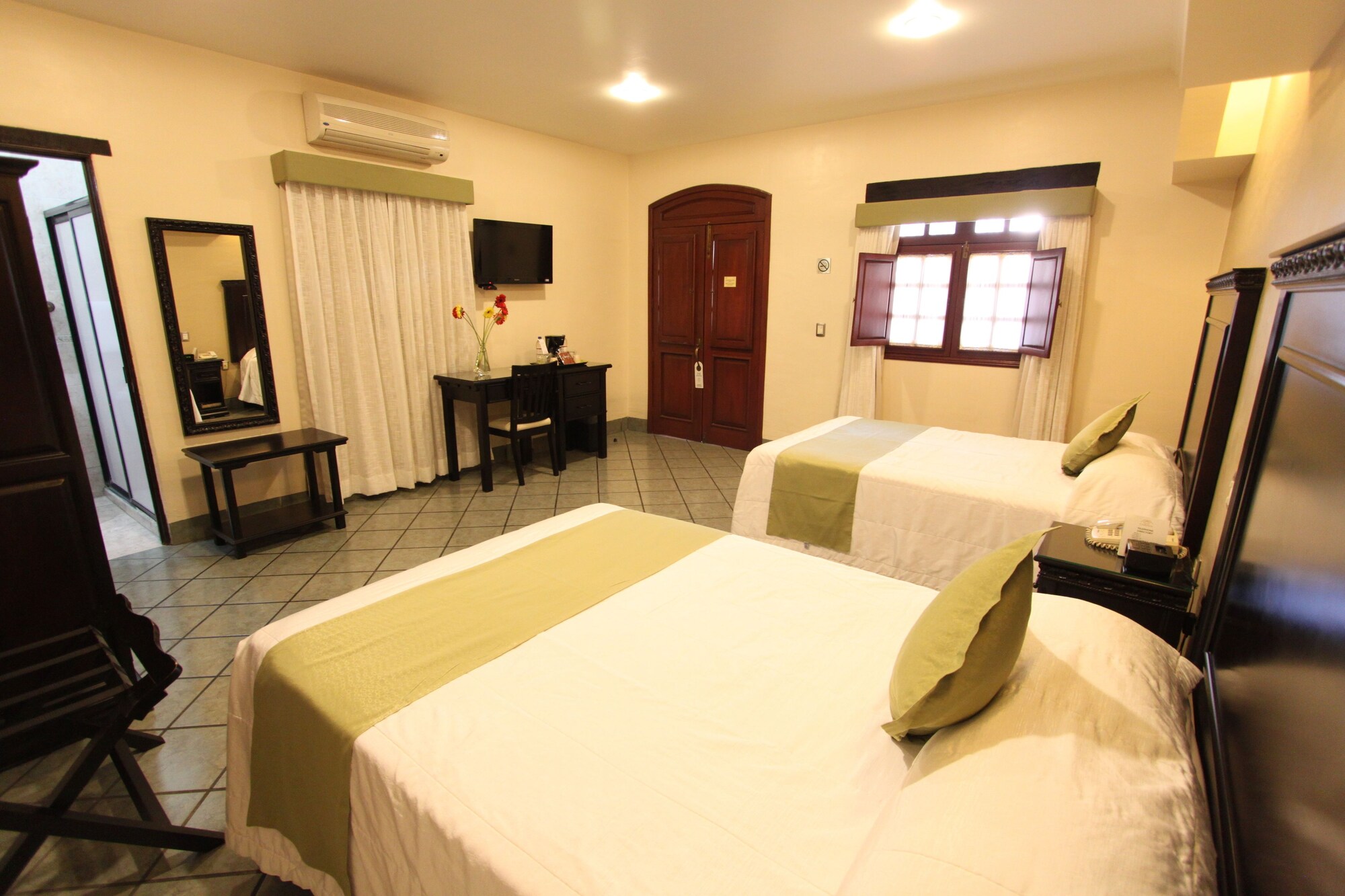 JUNIOR SUITE, 2 DOUBLE BEDS