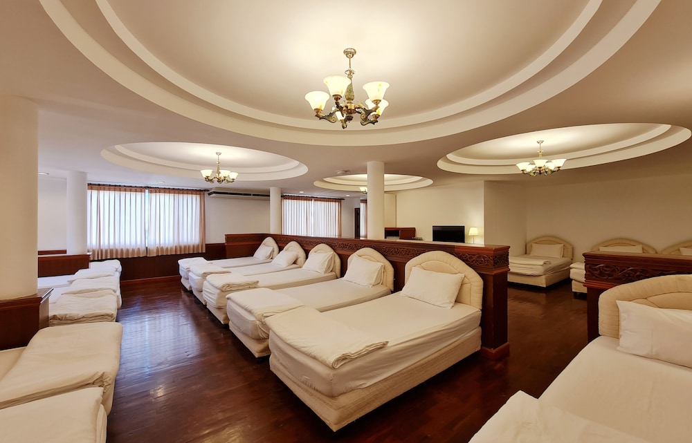 Deluxe, Family, 12 Beds