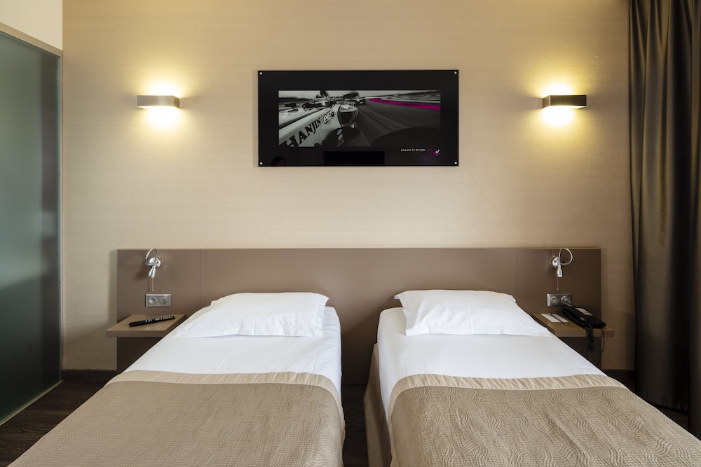 Grand Prix Hotel 24/55
