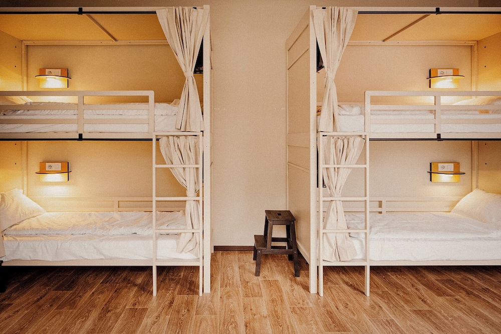 Mixed Dorm, Social, 4 Beds, 2 Bunk Beds