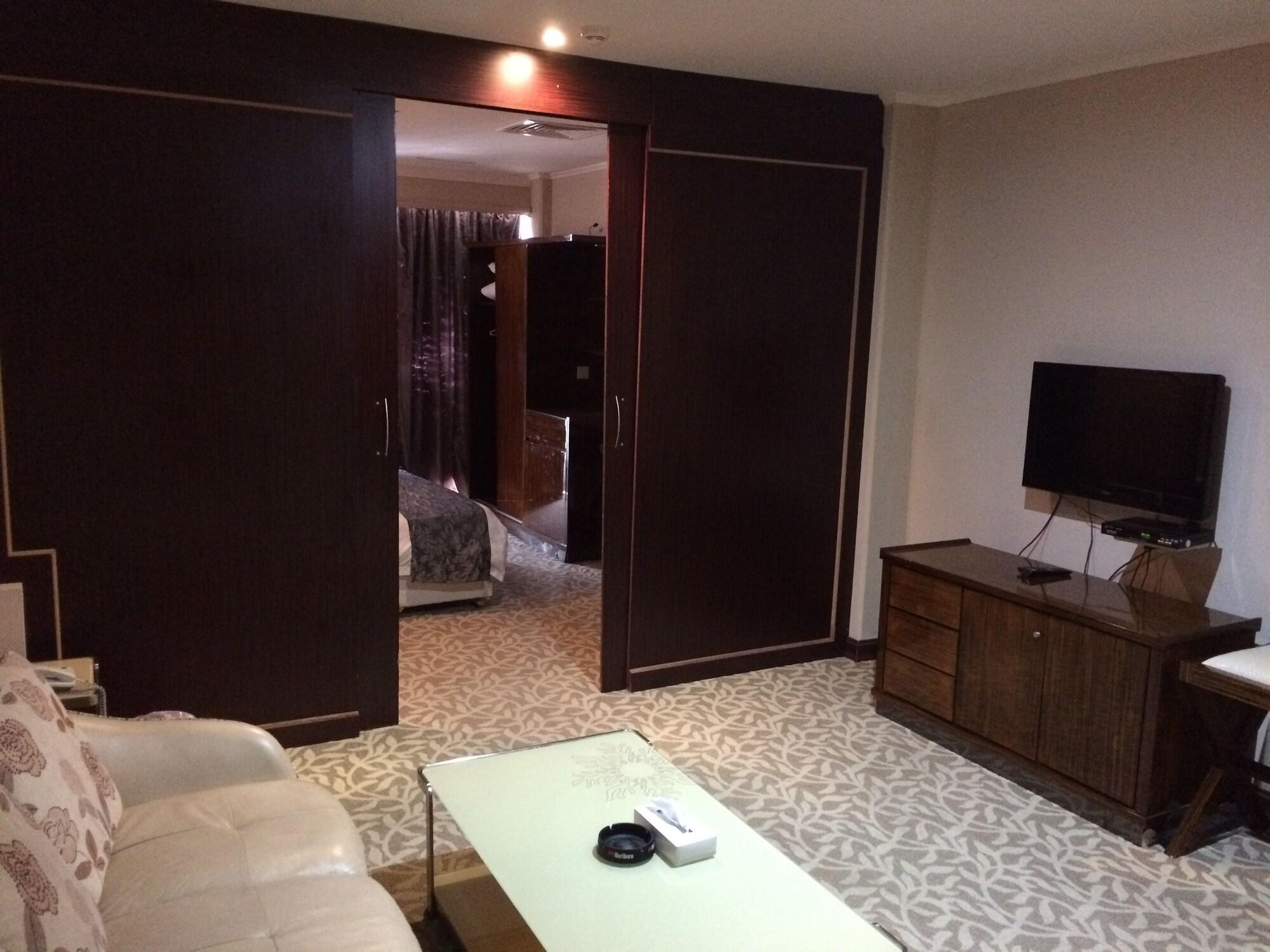 Imperial Suites Hotel 25/32