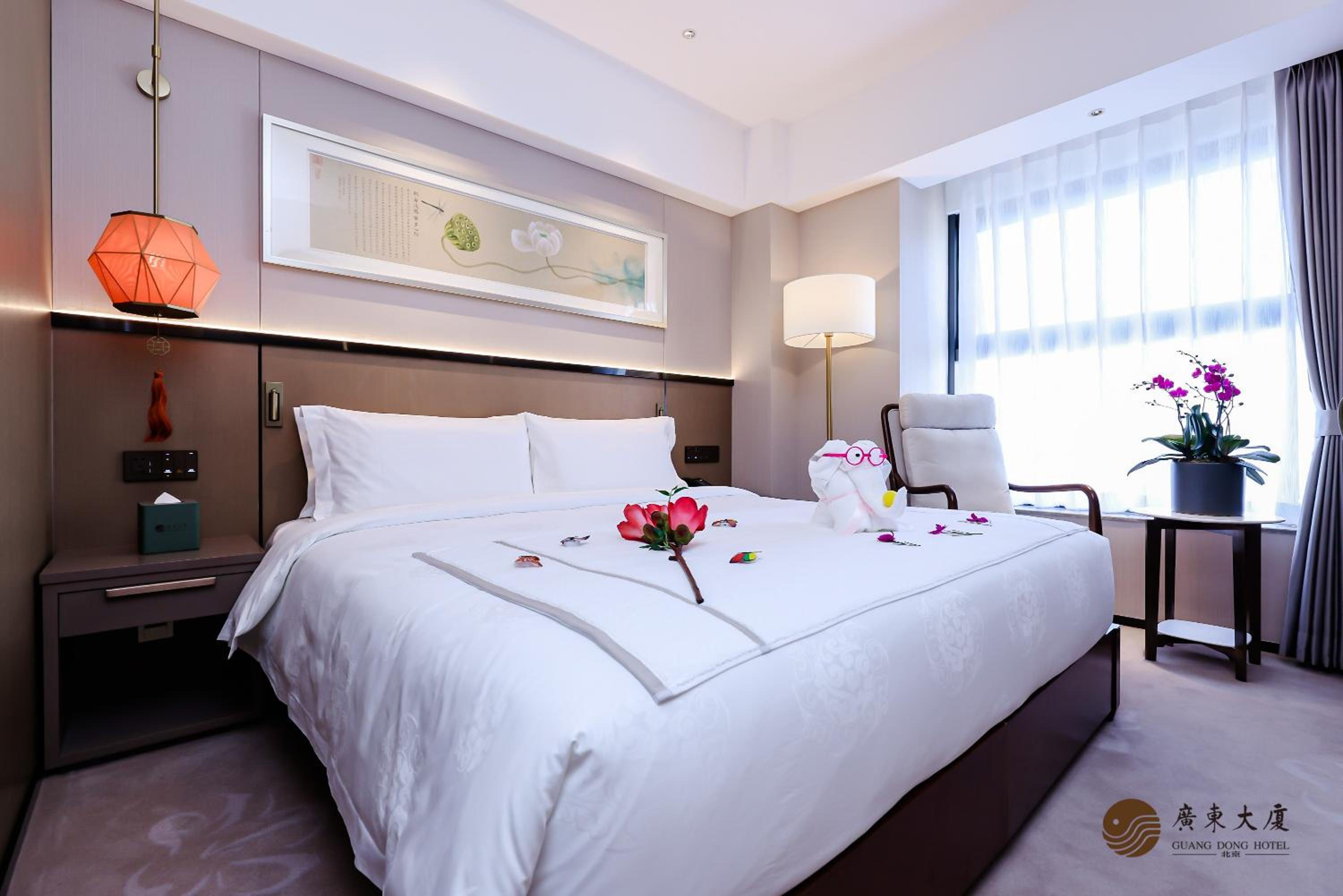 DELUXE, QUEEN BED