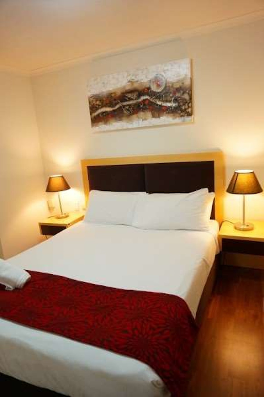 Abbey on Roma Hotel & Apartments 4/8