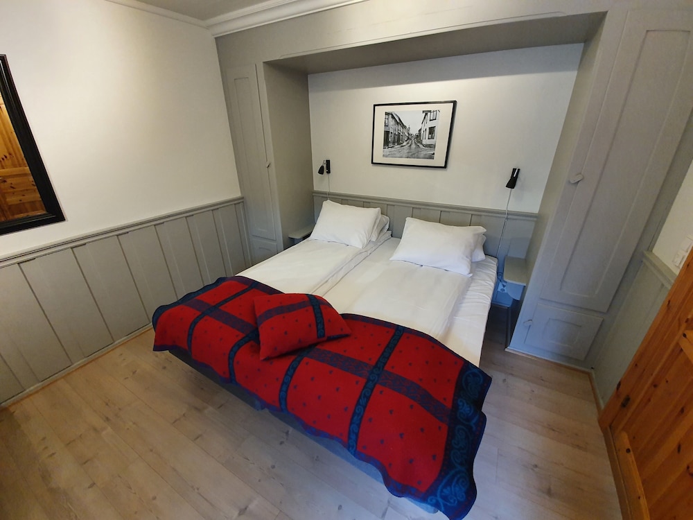 Standard, Queen Bed, Vertshuset Roros 1/5