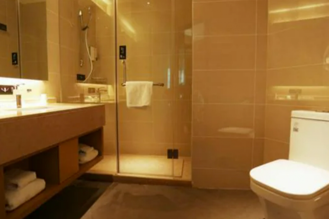 City Comfort Inn Xiantao First Middle School 48/52