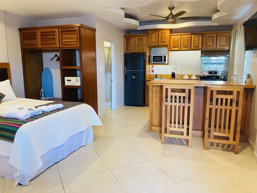 La Isla Resort 51/68