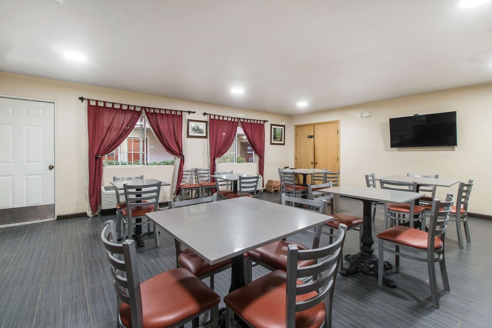 Quality Inn & Suites Crescent City Redwood Coast 39/52