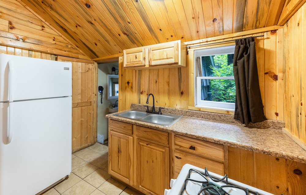 Union Creek Resort 48/50