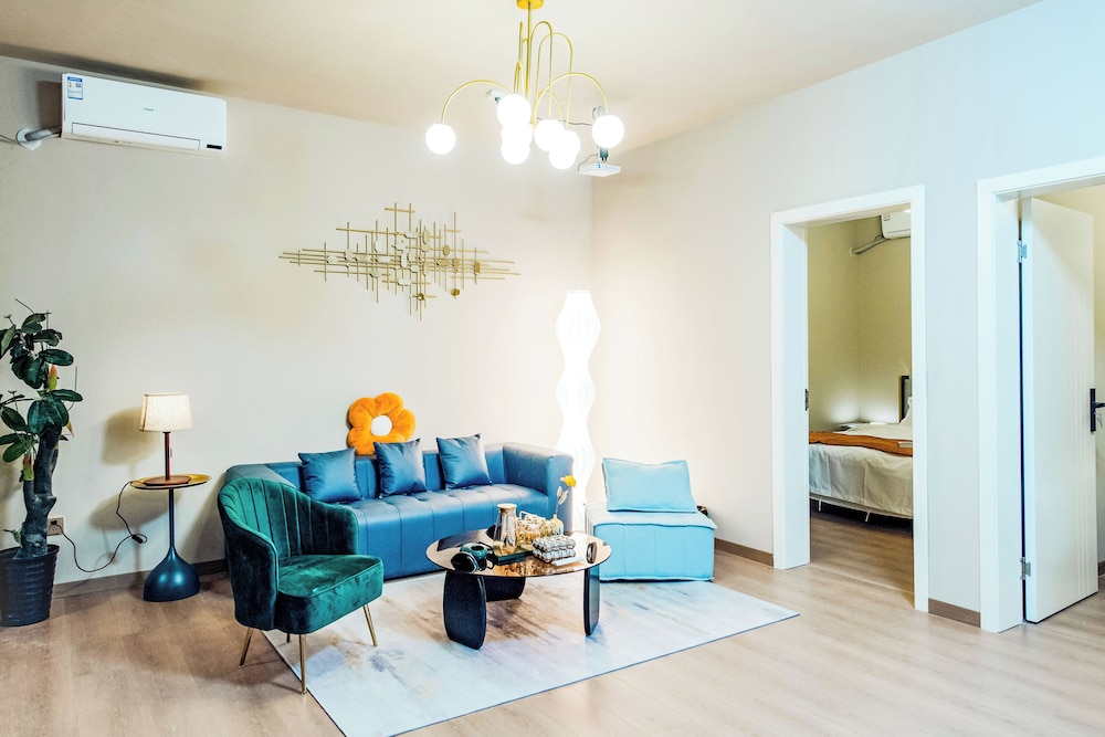 Baihong Riverview Drone Show Apartment 35/50