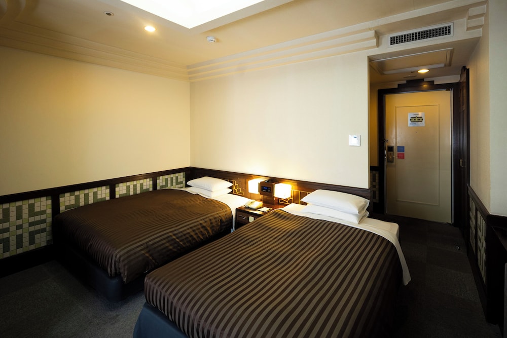 Upgrade, Twin Beds