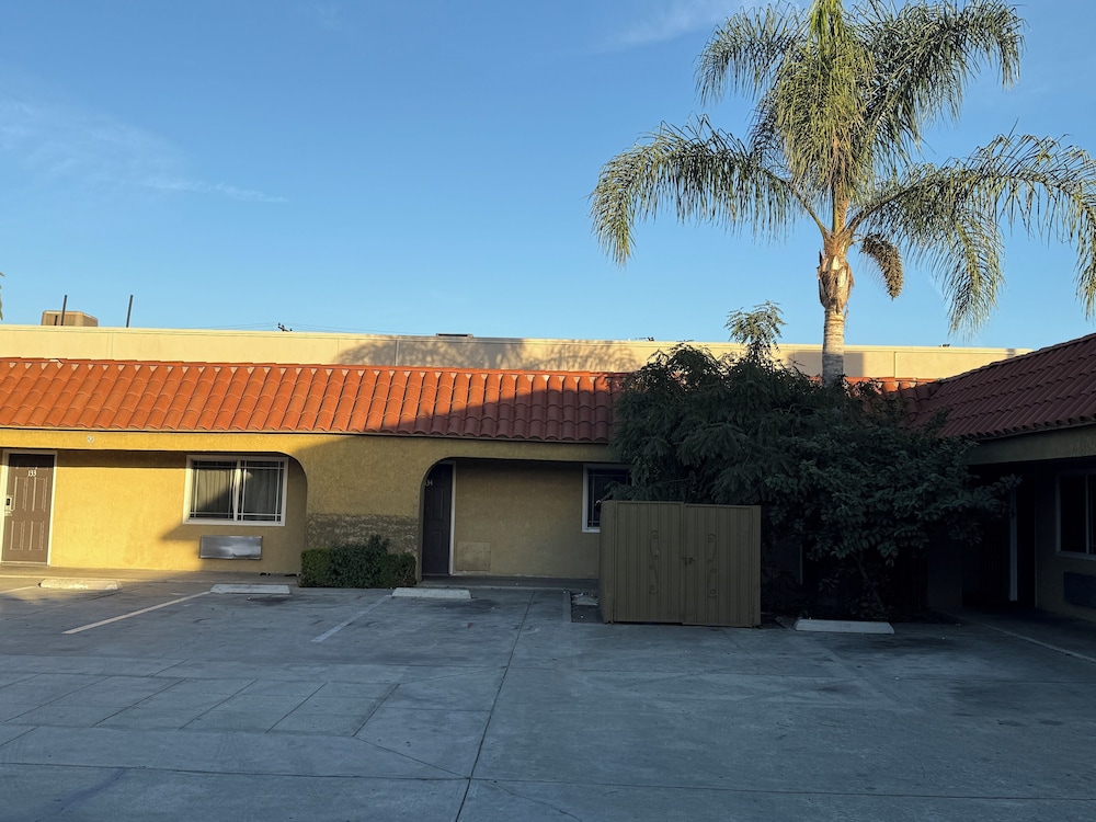 Rocky Inn Motel 33/44