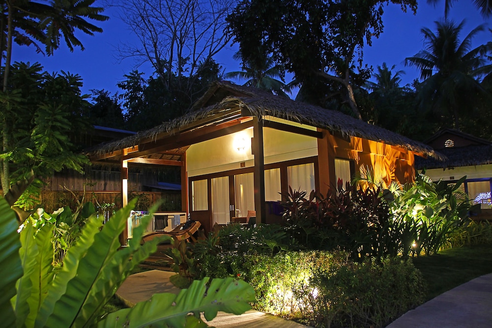 Last Frontier Beach Resort - Adults Only 10/68