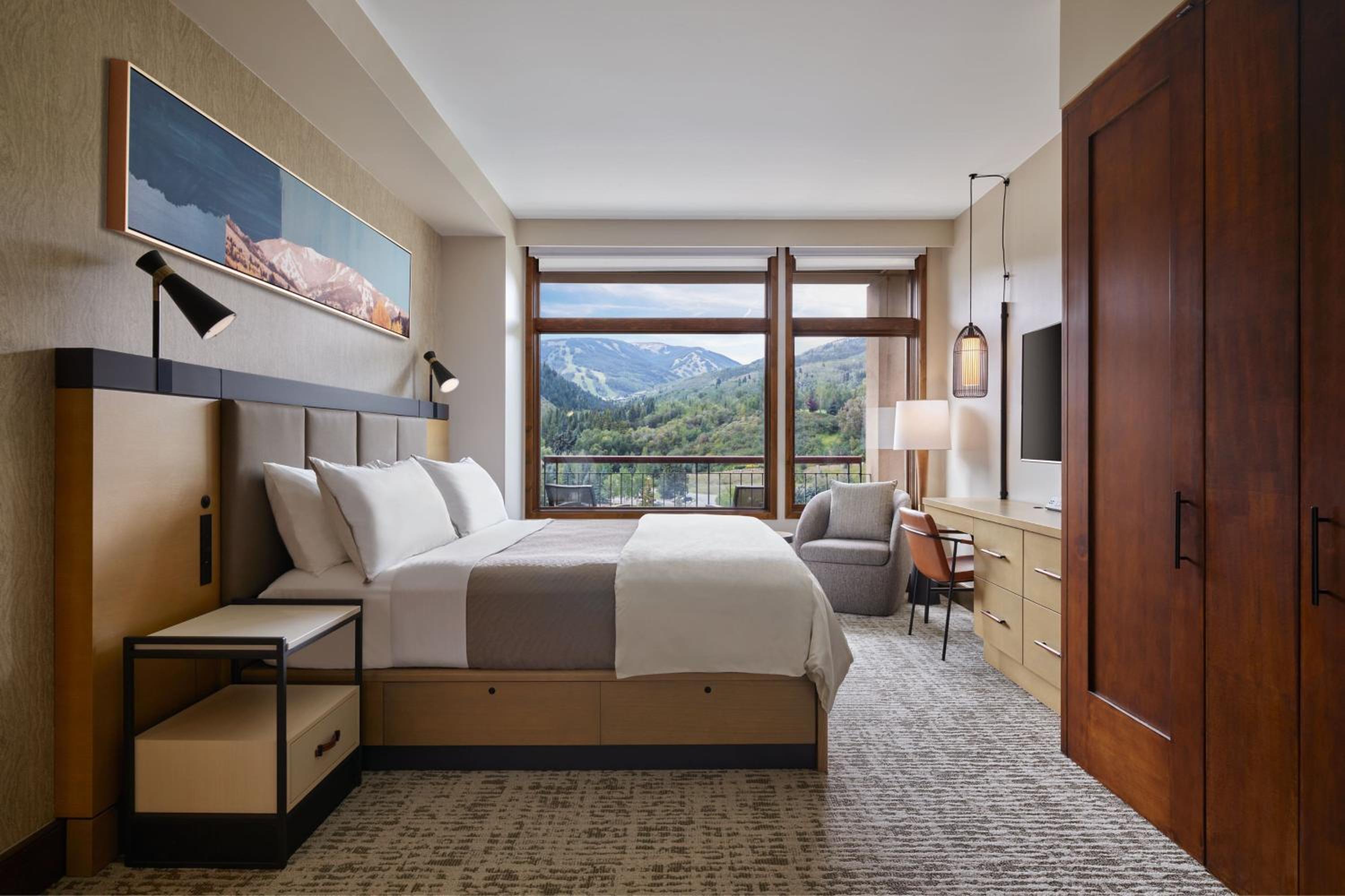 2 Bedrooms, Residential, Suite, 1 King and 2 Queen Beds, Mountain View