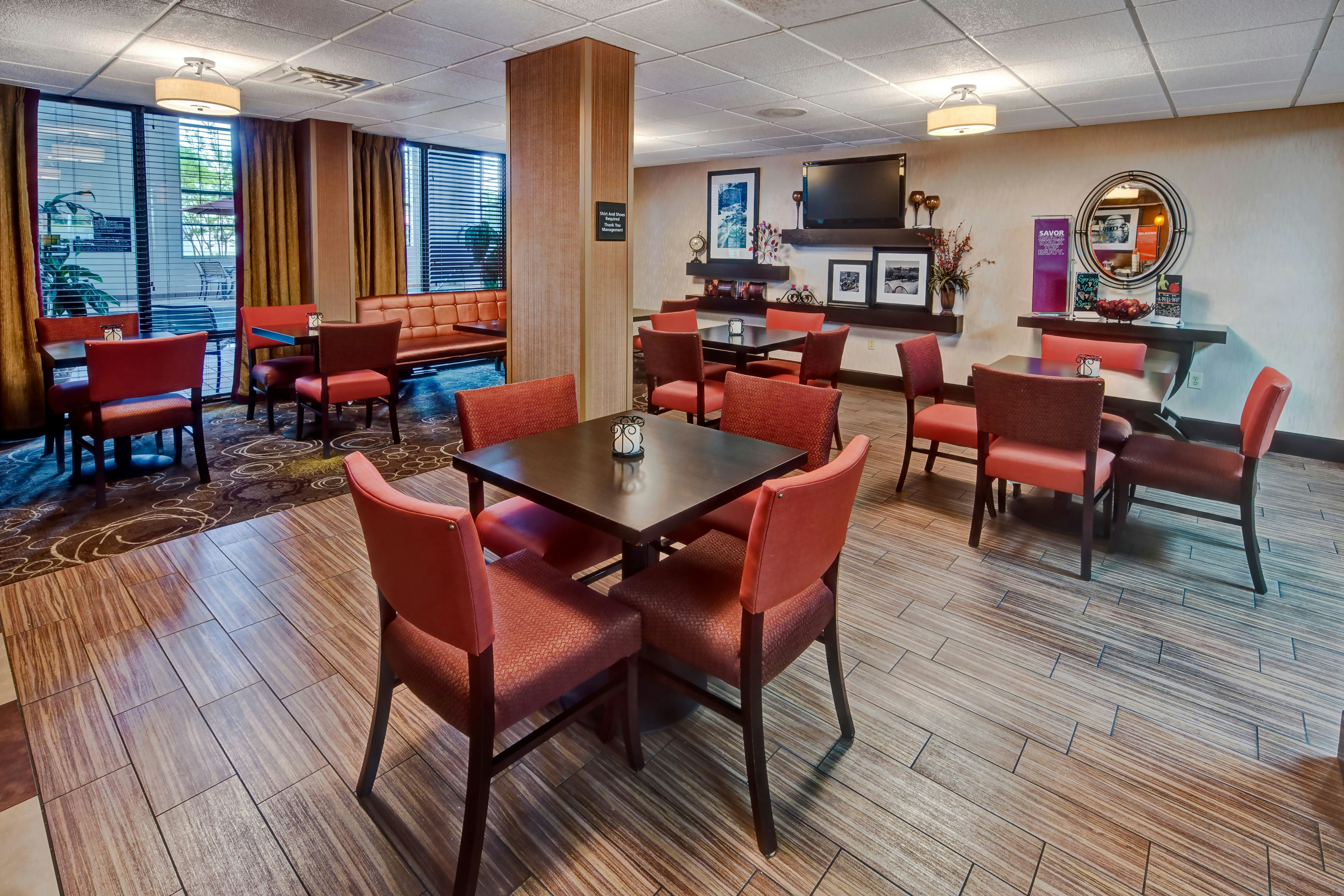 Hampton Inn Clarksville 52/77