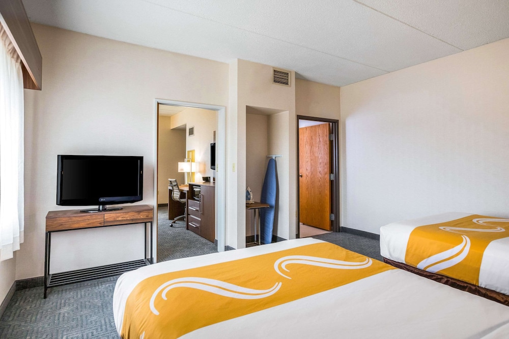 Quality Suites Lansing West 14/45