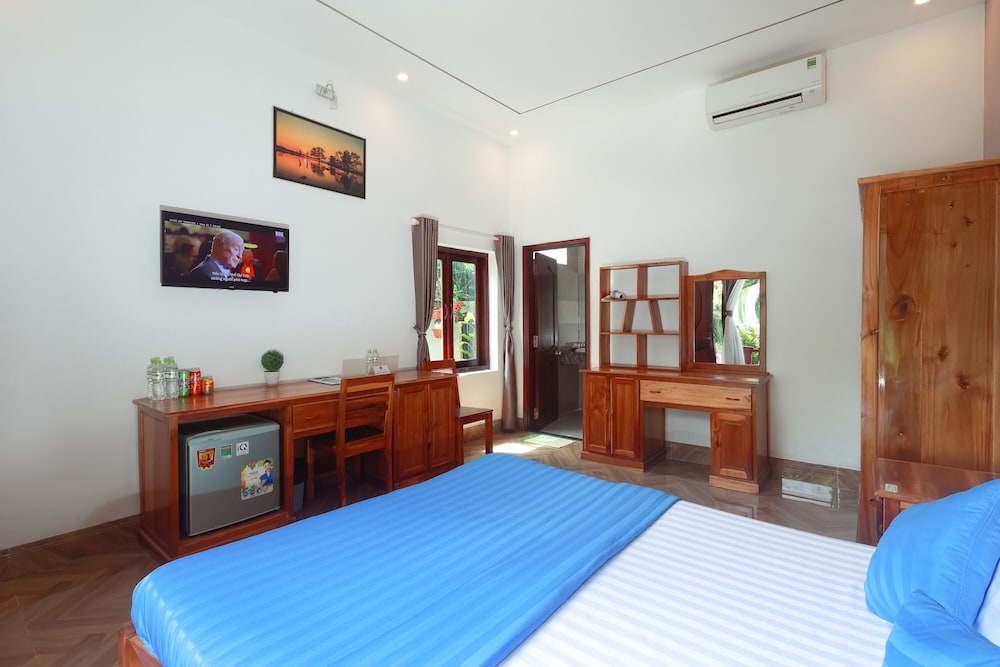 DELUXE, SINGLE, DOUBLE BED