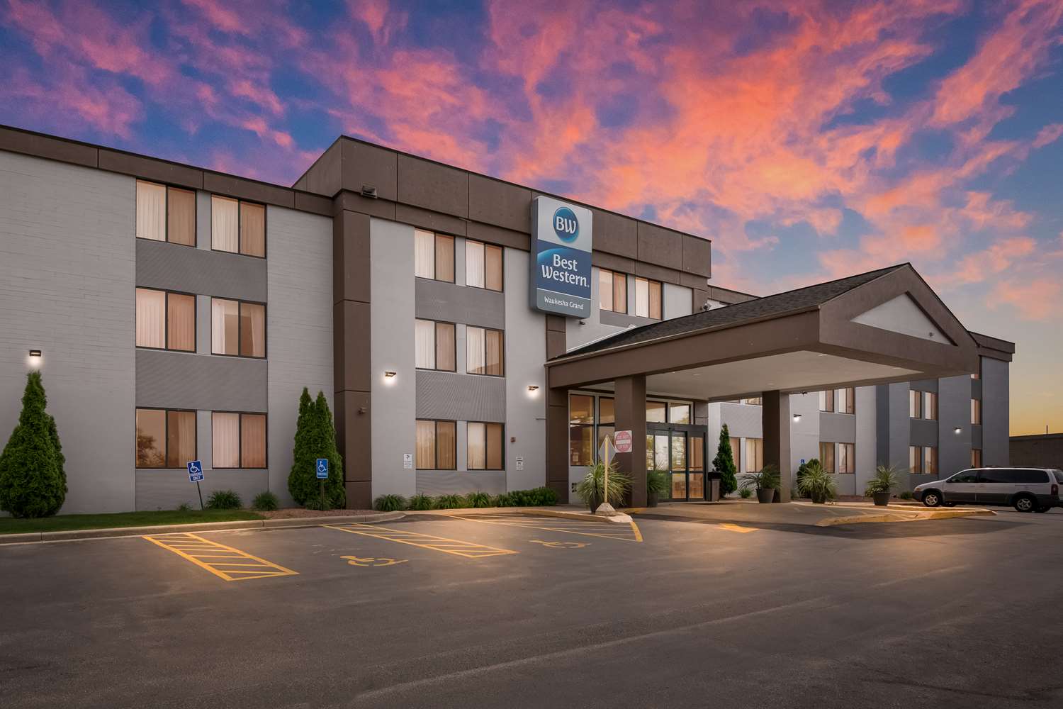 Best Western Waukesha Grand 17/18