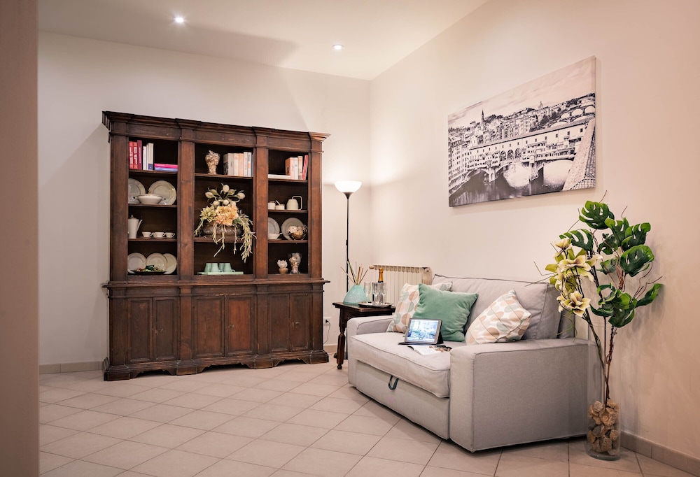 Novella House 33/50
