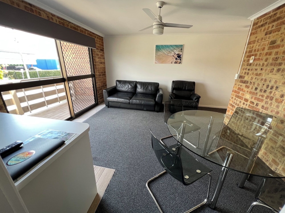 Golden Beach Motor Inn 35/45
