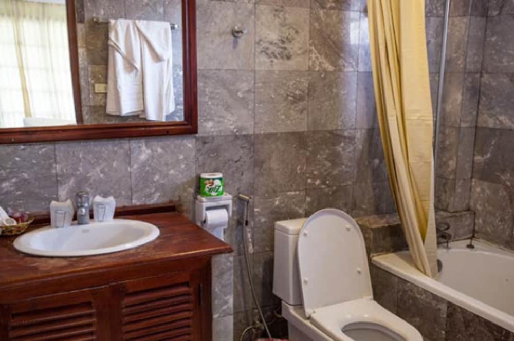 MOUANG LUANG HOTEL 45/47