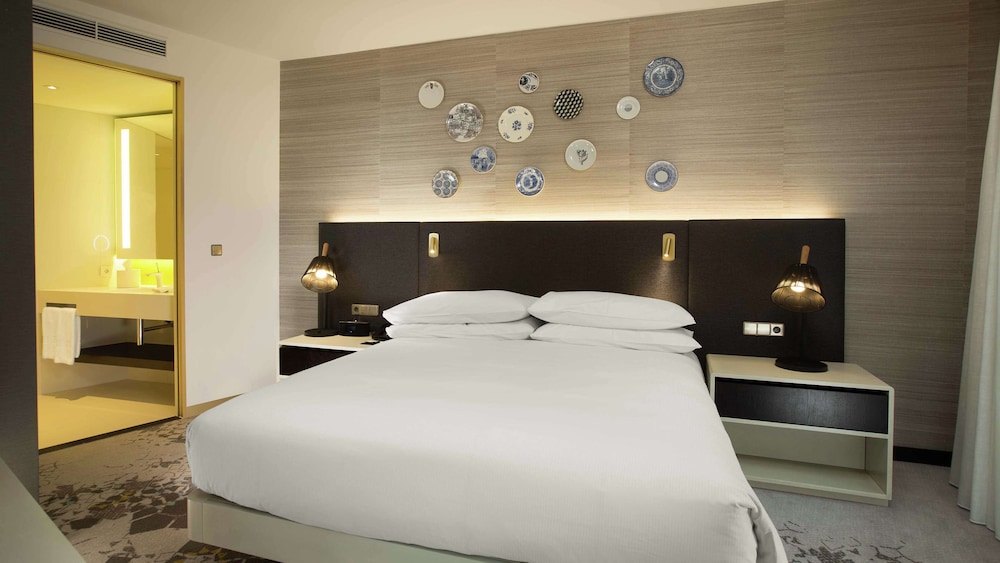 FAMILY SUITE, KING BED