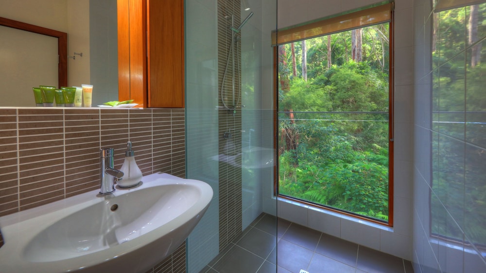 Montville Oceanview Cottages 23/25