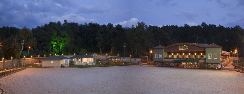Padok Premium Hotel and Stables 41/44