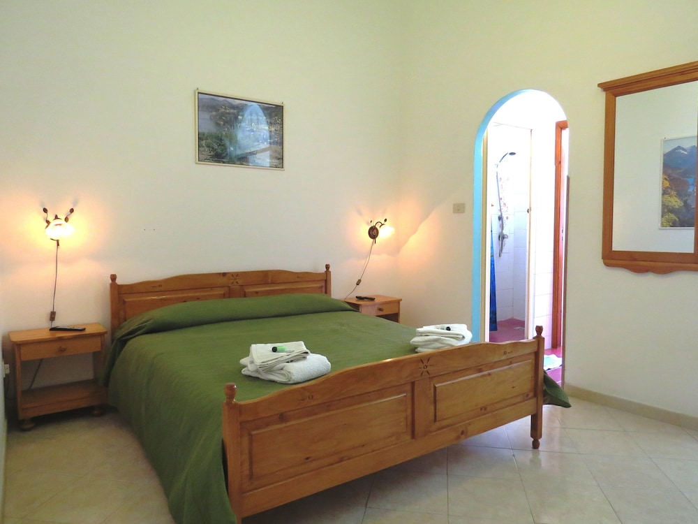 DELUXE, DOUBLE BED, BALCONY