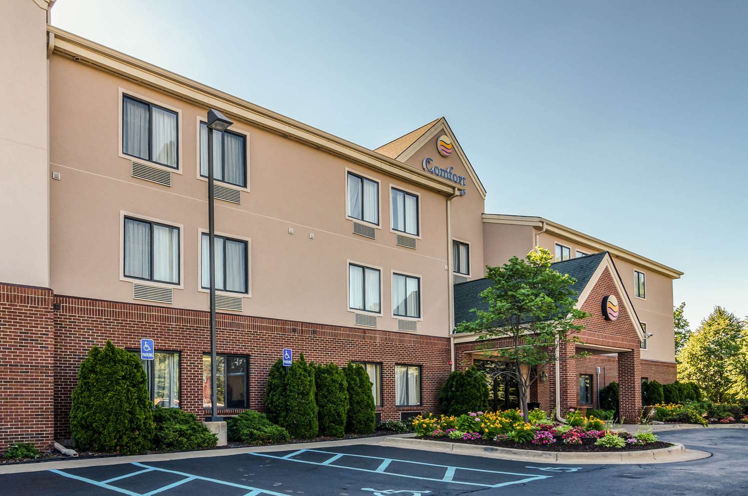 Comfort Inn & Suites University South 26/28