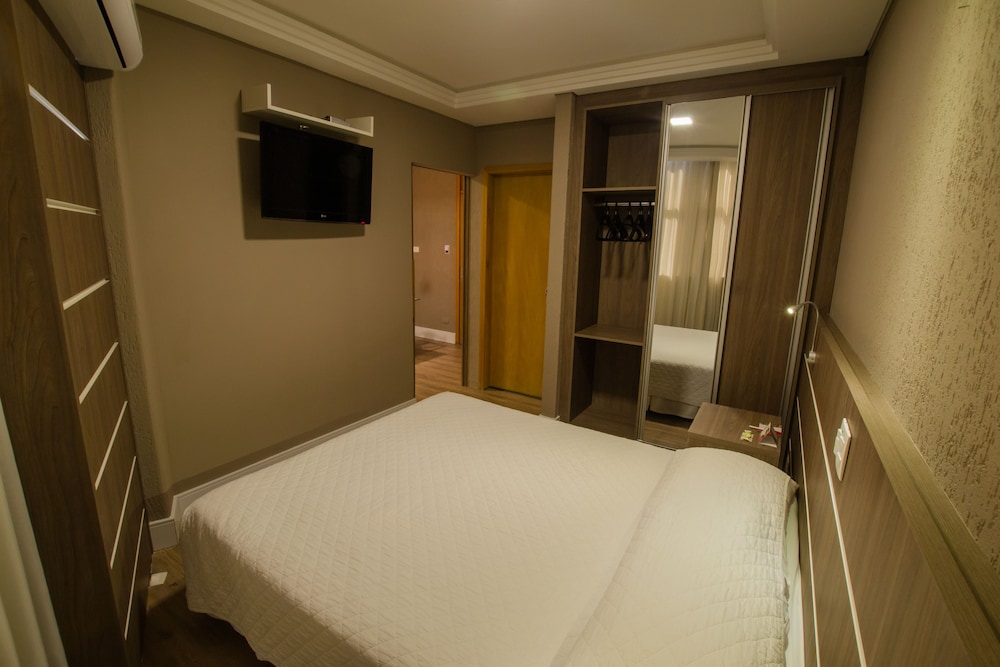 MASTER, TRIPLE, DOUBLE BED