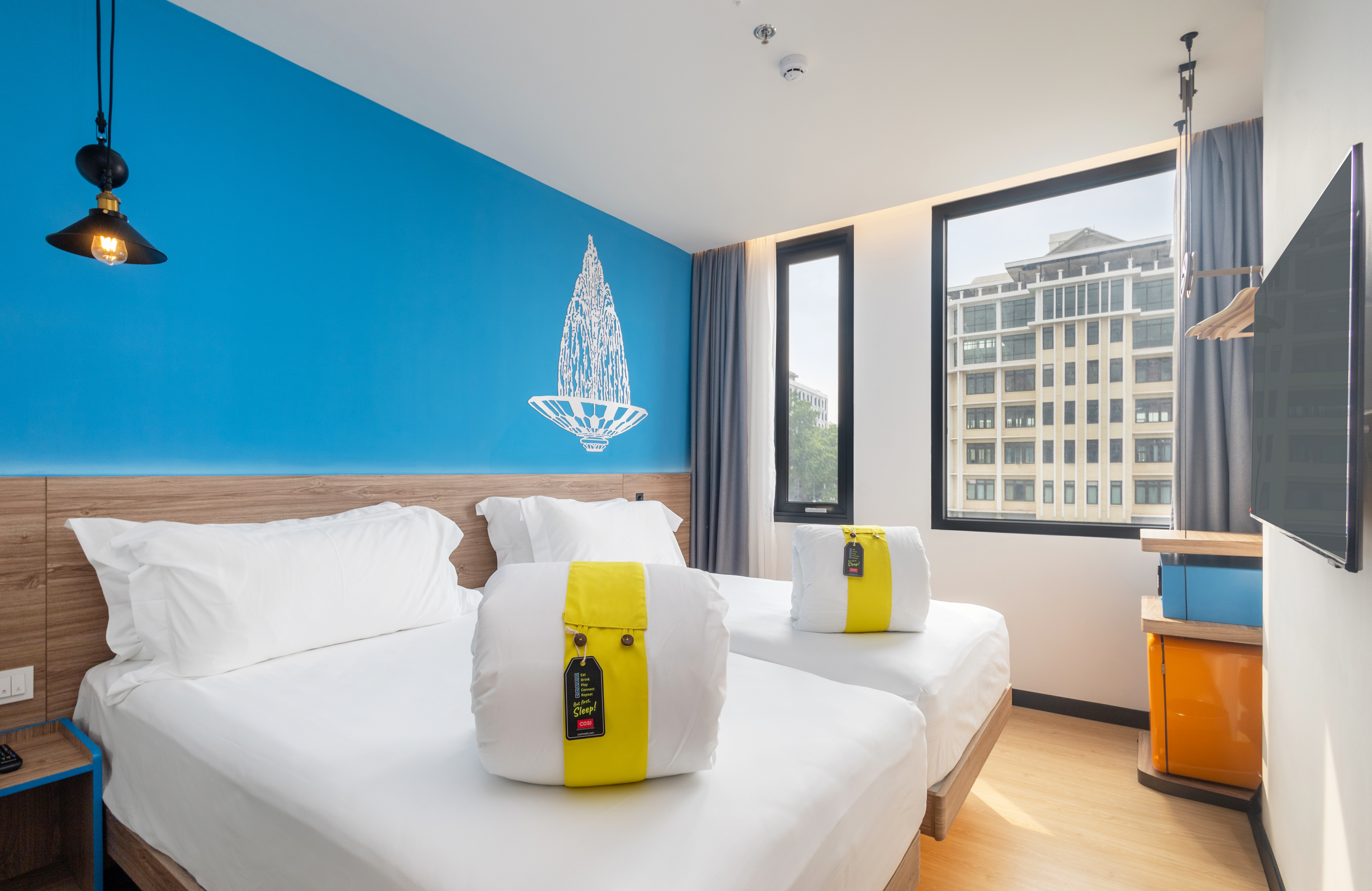 COZY, TWIN BEDS