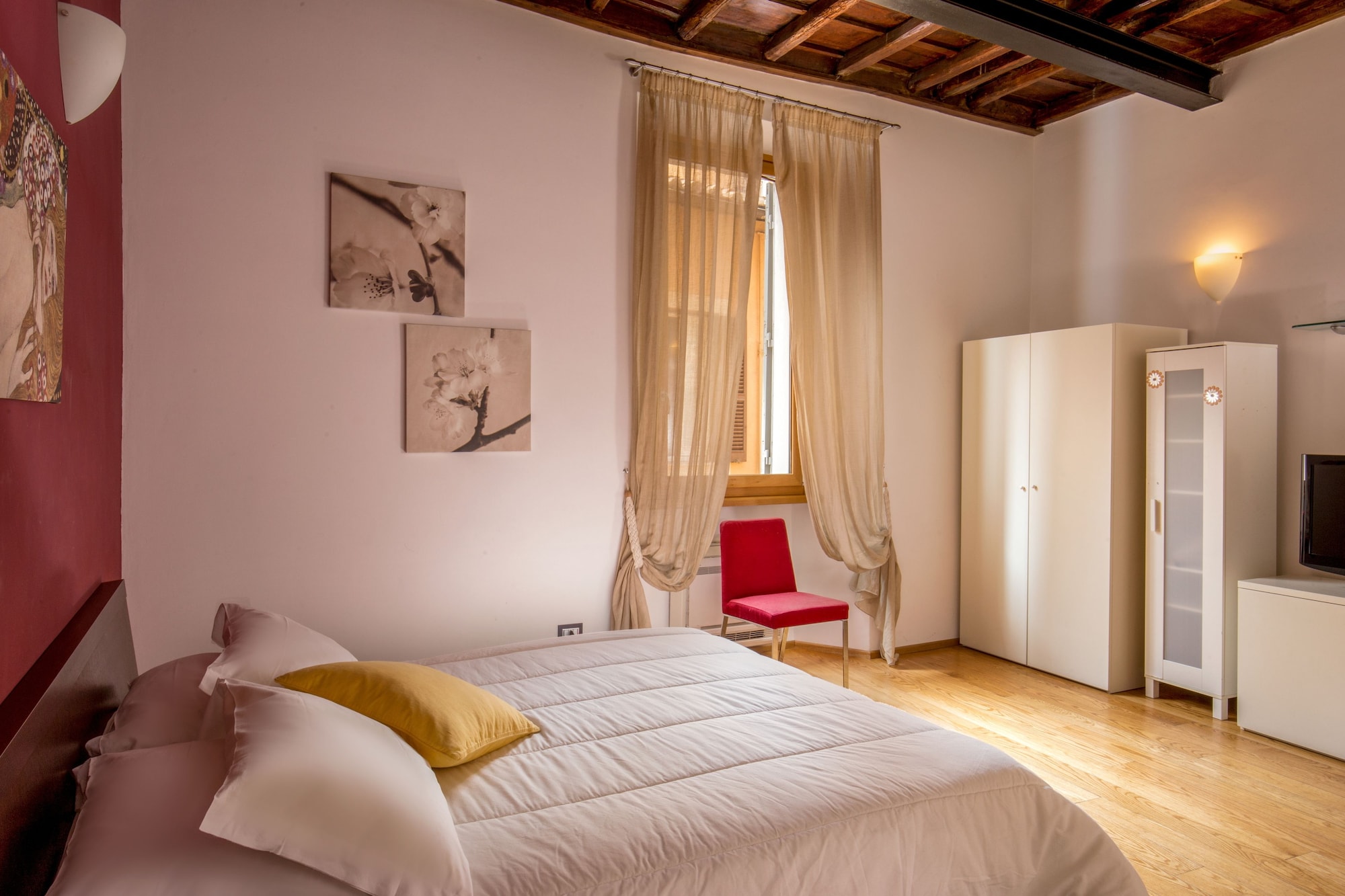 ROOM, DOUBLE BED, SHARED KITCHEN, KITCHEN