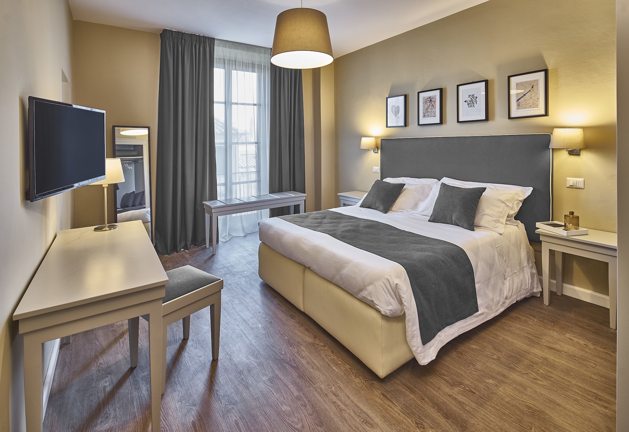 ROOM, DOUBLE BED