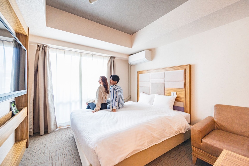 DELUXE, DOUBLE BED, SMOKING