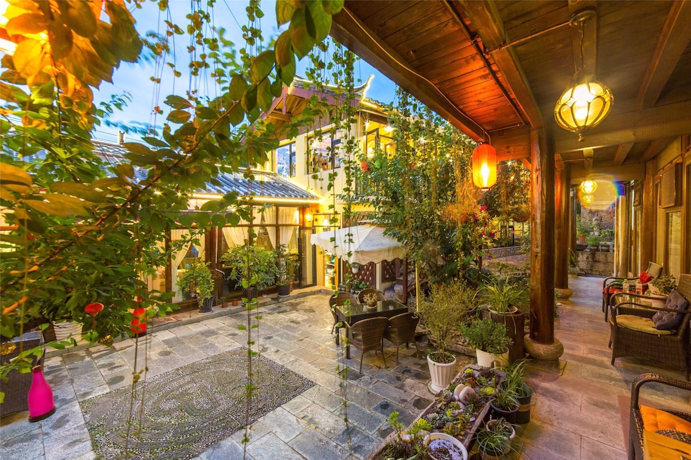 C'est La Vie Boutique Inn 49/50