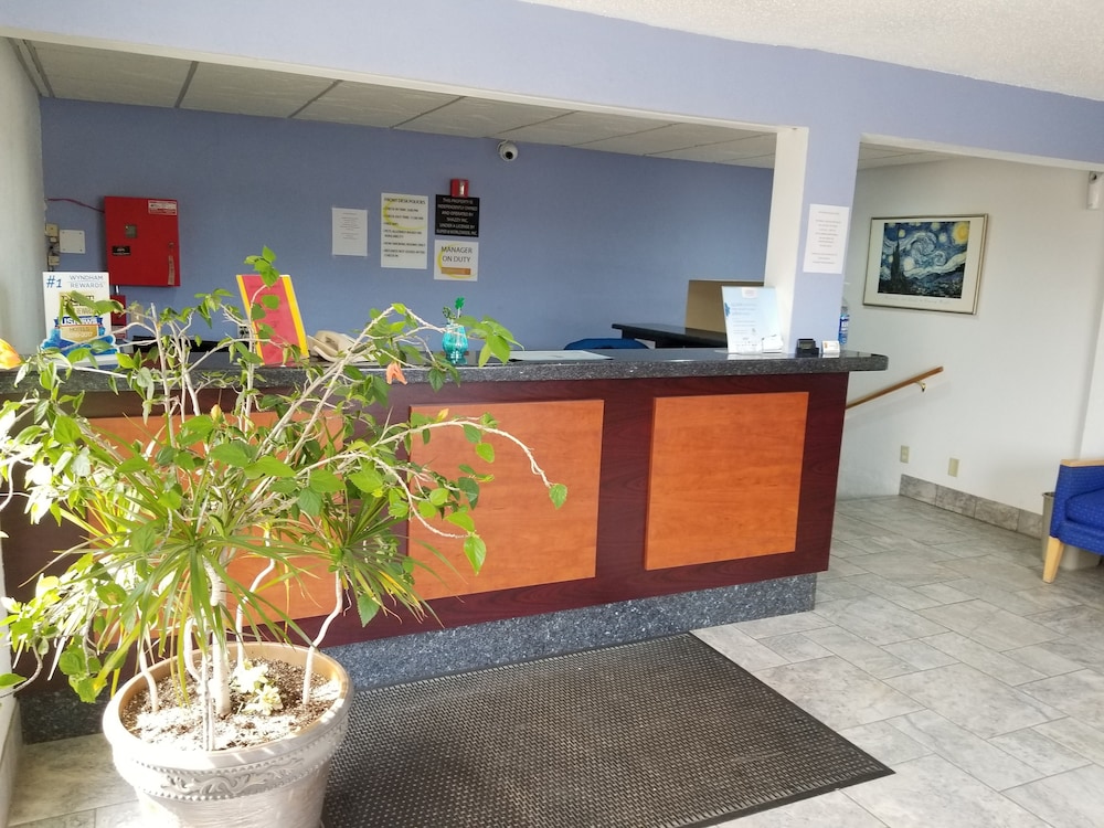 Super 8 By Wyndham Kenosha/Pleasant Prairie 6/29