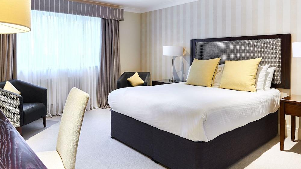 Wrightington Hotel And Country Club 10/80
