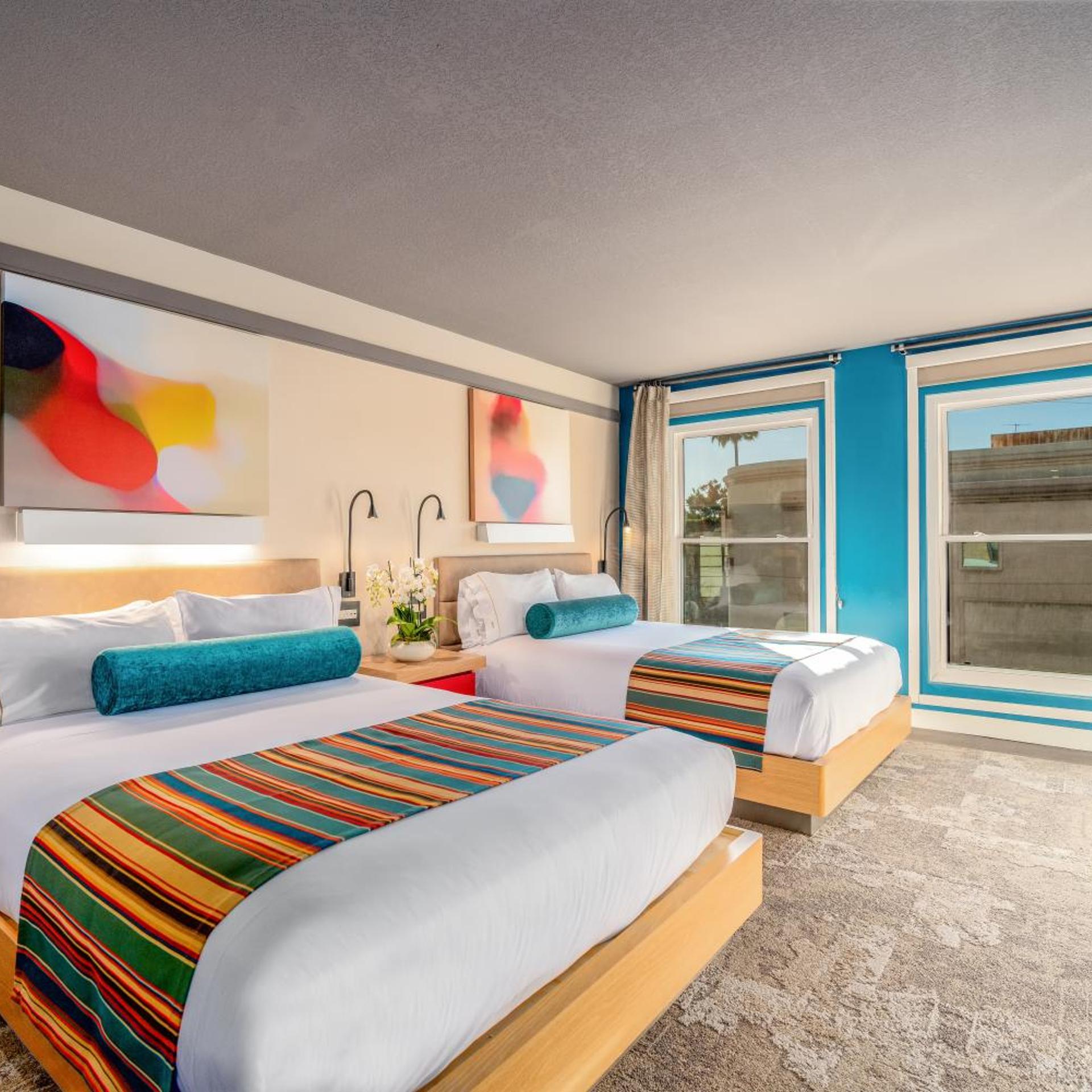 STANDARD, 2 QUEEN BEDS