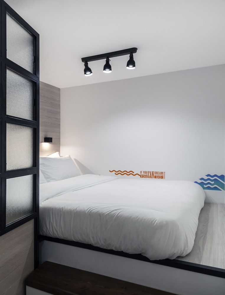 The Athenians Modern Apartments 12/50