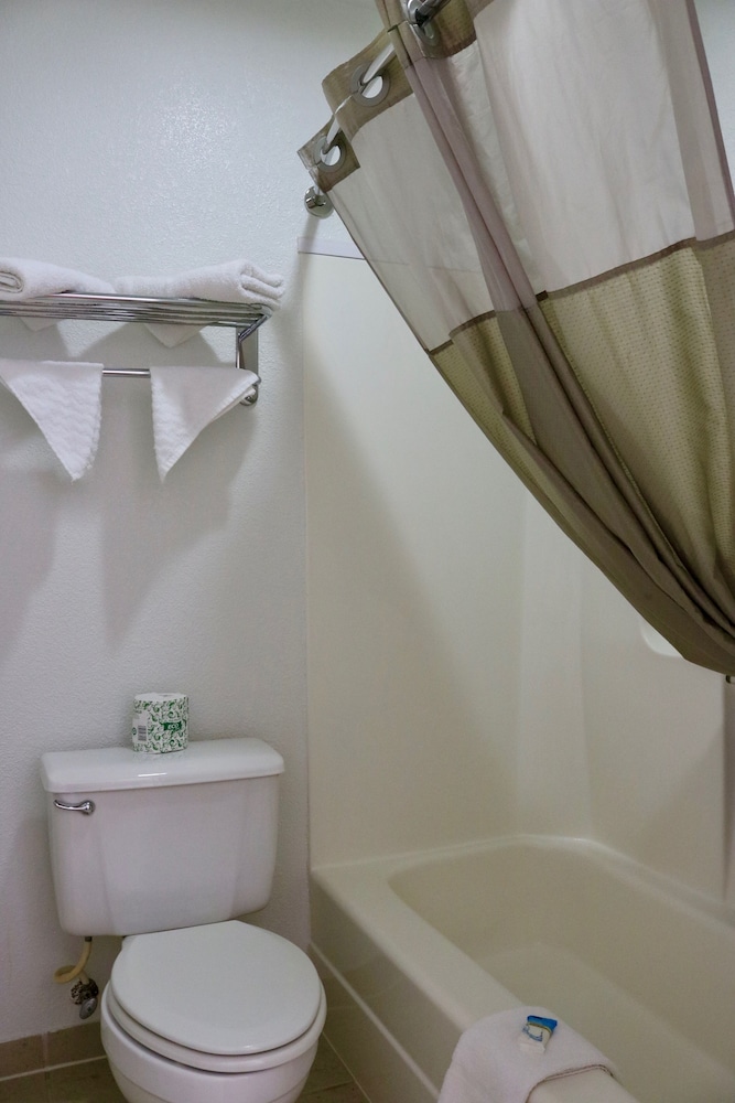 Heritage Inn & Suites 30/31
