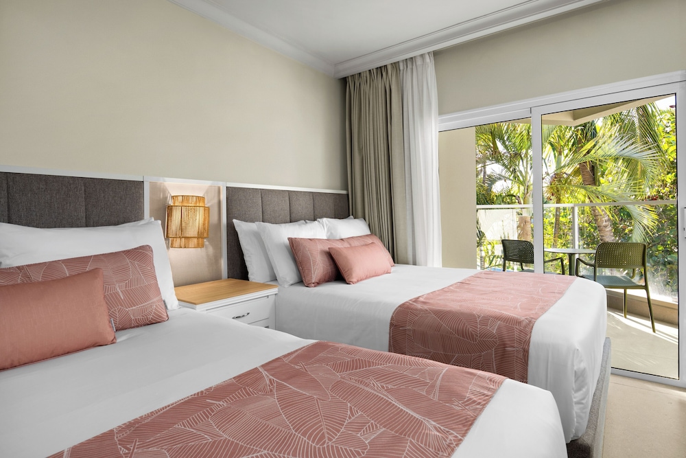 CLUB, 2 DOUBLE BEDS, TROPICAL VIEW