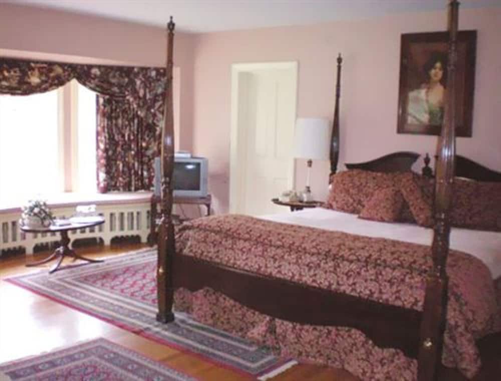 Montague Inn 20/73