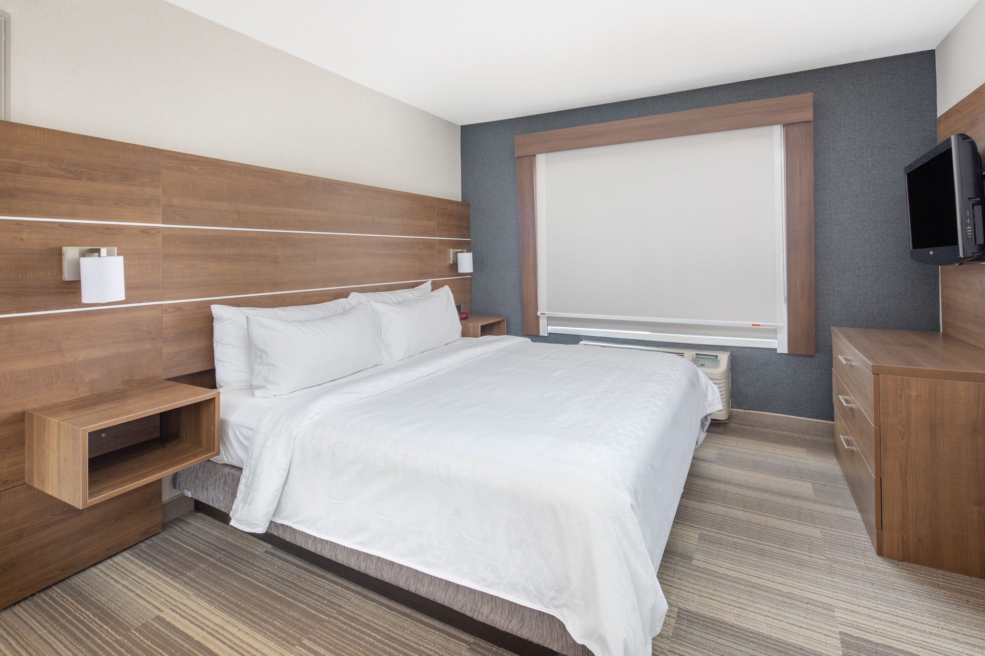 STANDARD, QUEEN BED